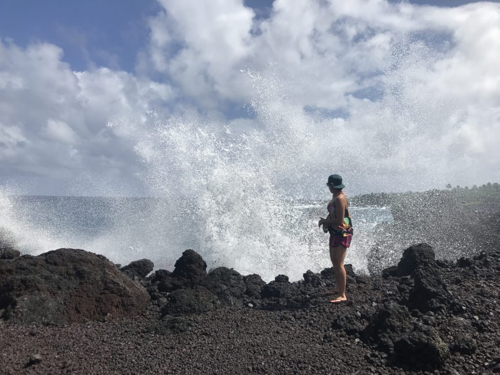 Famous black sand beaches in Maui, Hawaii | Wai'anapanapa State Park, Oahu | Ohana Circle Island Tour